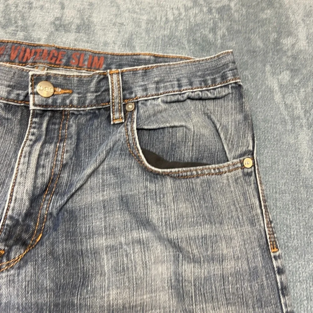 Vintage Lee Jeans Mens 34x31 Blue Denim Everyday Wear Travel Slim Fit Distressed